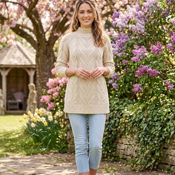 Old Navy Sweaters - Old Navy Women's Beige Cable Knit Turtleneck Sweater